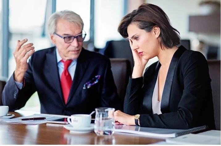 Cách nhận biết bản thân bạn là đồng nghiệp tệ nơi công sở hocala.xyz